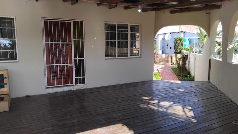 To Let 4 Bedroom Property for Rent in Southernwood Eastern Cape